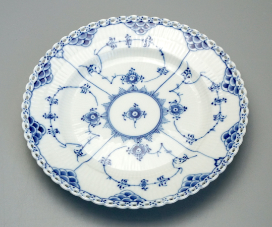 Preview: Royal Copenhagen Teller Musselmalet Vollspitze 1 Wahl, Nr. 1085.