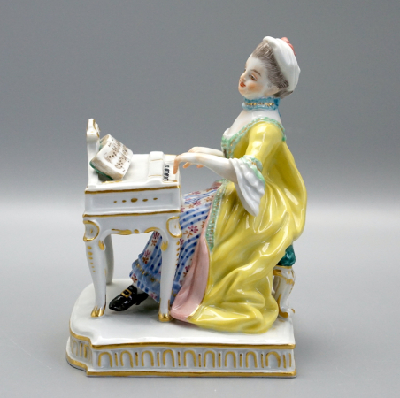 Meissen Figur Allegorie der fünf Sinne “ das Gehör“.