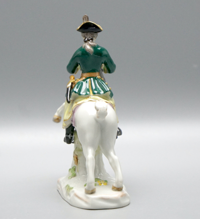 Meissen Miniatur-Figur „Jägerin zu Pferde“ – Modell 63059 – H 9,7cm. 1 Wahl.