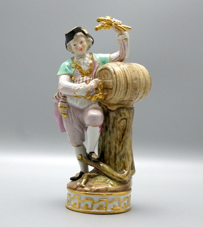 Meissen Figur „Winzer am Weinfass“ – Entwurf V. Acier – Modell F80.