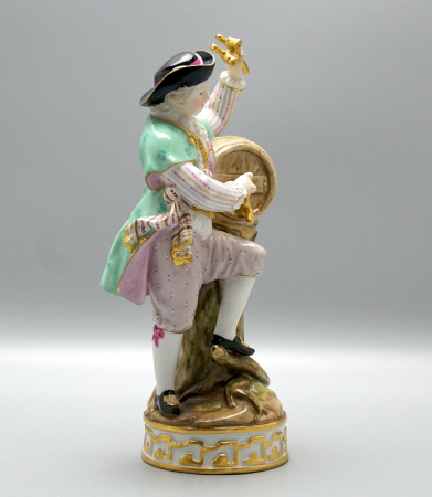 Meissen Figur „Winzer am Weinfass“ – Entwurf V. Acier – Modell F80.