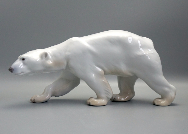 Bing & Gröndahl Eisbär laufend, Modell. Nr. 1785  ca. 31 cm