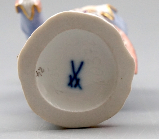 Meissen Porzellan Figur Gärtnerkind mit Blumenstrauß, 1 Wahl.