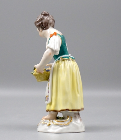 Meissen Porzellan Figur Gärtnerkind mit Blumenkorb, 1 Wahl.