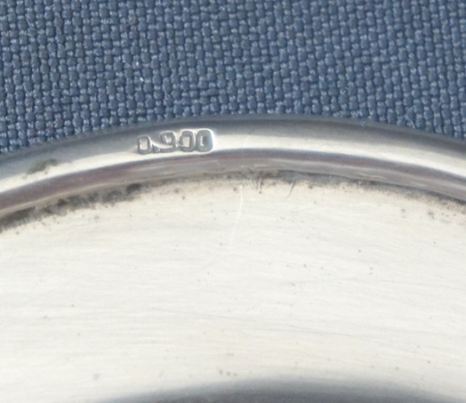 Untersetzer 900 er Silber.