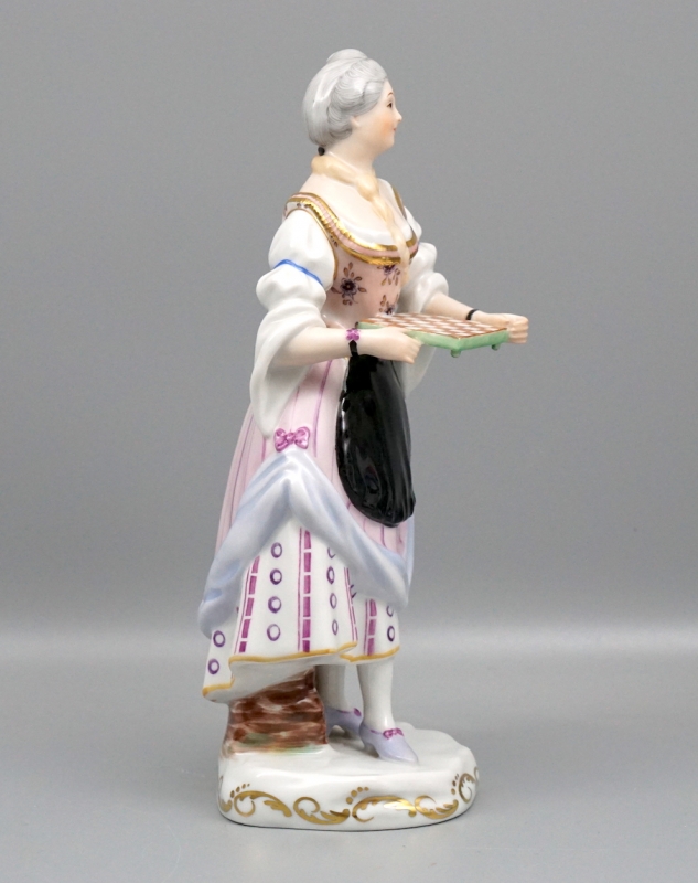 Augarten Wien Porzellan Figur "Kellnerin mit Schach"