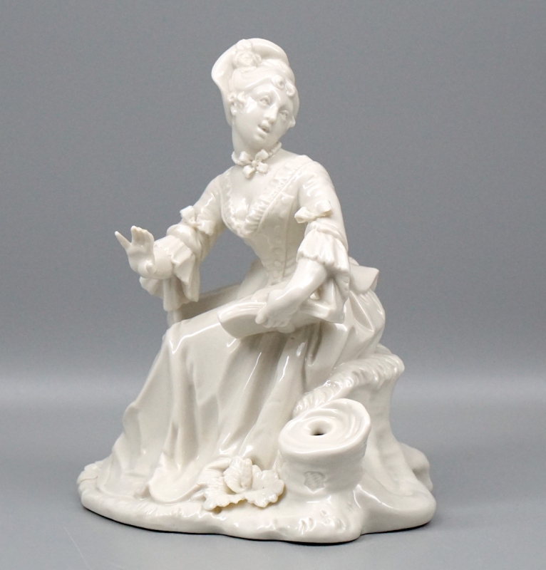 Nymphenburg Figur ‚Singende Schäferin‘ F. A. Bustelli, Weiß.