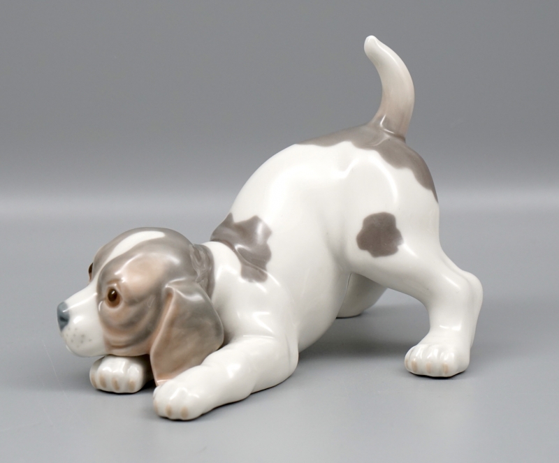 Lladro Porzellan Figur Verspielter Hund.