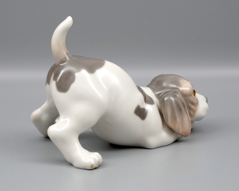 Lladro Porzellan Figur Verspielter Hund.