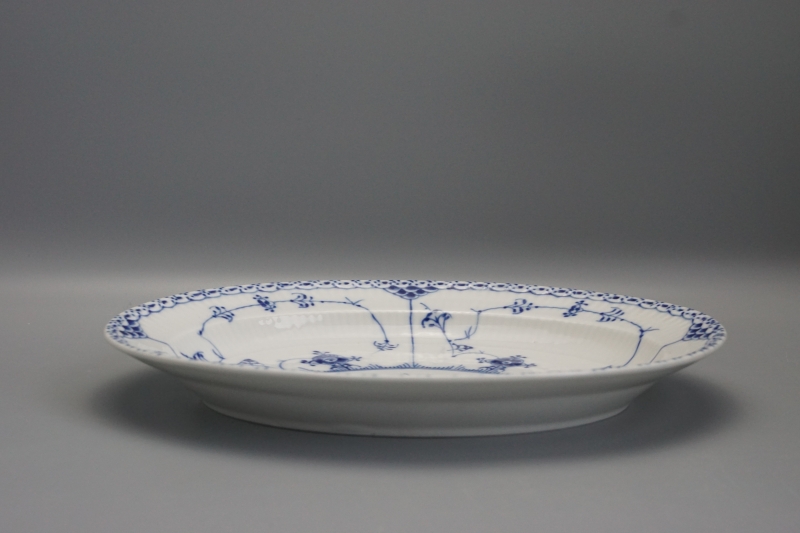 Royal Copenhagen ovale Schale Nr. 532 Musselmalet Halbspitze