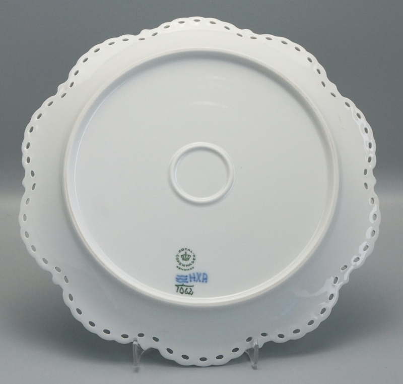 Royal Copenhagen Teller mit Spitze Musselmalet Nr. 1062