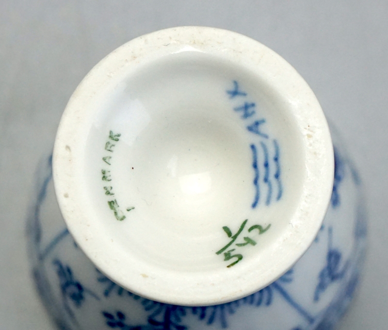 Royal Copenhagen Eierbecher Musselmalet Nr. 542