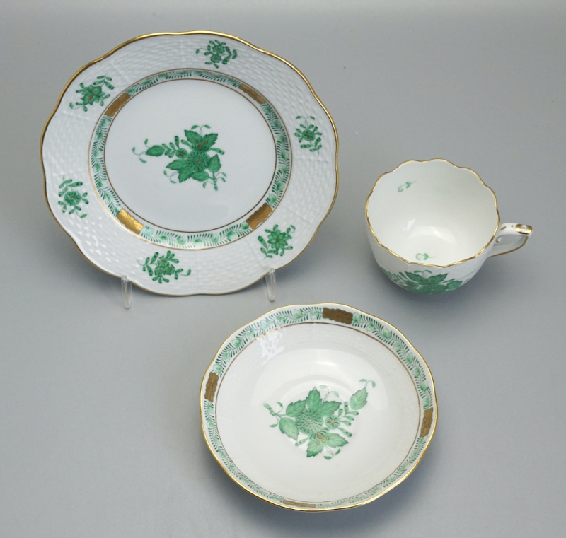 Herend Moccatasse mit Untertasse Apponyi grün.