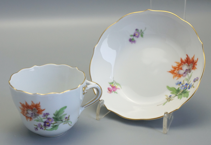 Meissen Mocca Tasse mit Untertasse Blume 2.