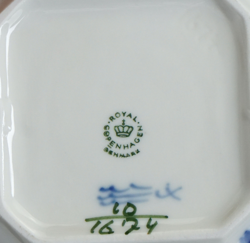 Royal Copenhagen Blaue Blume Tasse mit Untertasse & Deckel 1542/1594/1674.