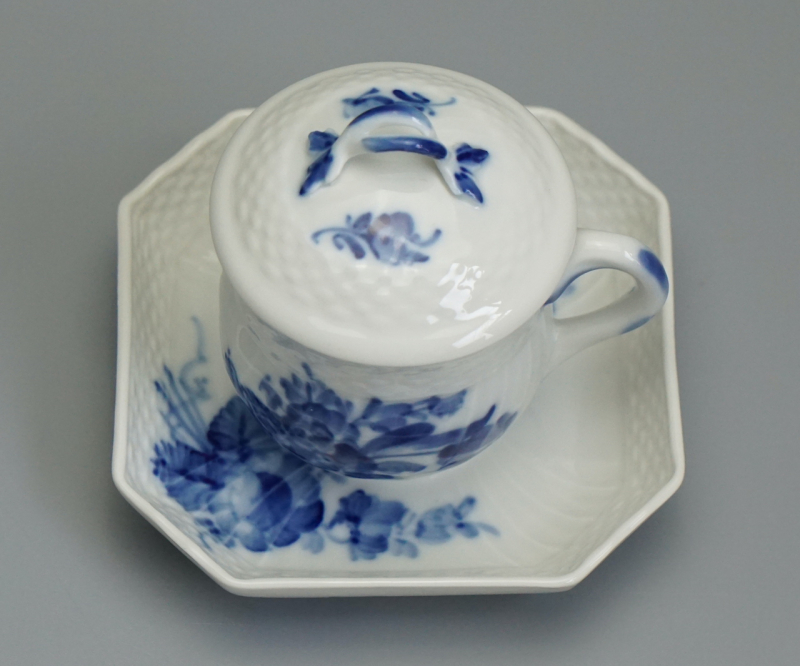 Royal Copenhagen Blaue Blume Tasse mit Untertasse & Deckel 1542/1594/1674.
