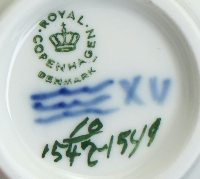 Royal Copenhagen Blaue Blume Tasse mit Untertasse & Deckel 1542/1594/1674.