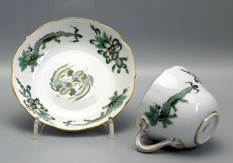 Meissen Moccatasse mit Untertasse reicher grüner Drache. 1 Wahl.