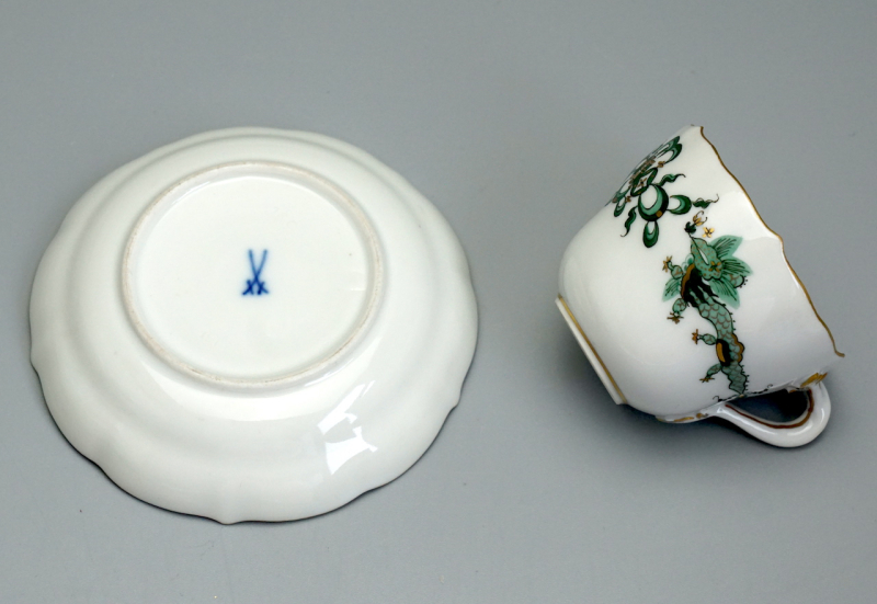 Meissen Moccatasse mit Untertasse reicher grüner Drache. 1 Wahl.