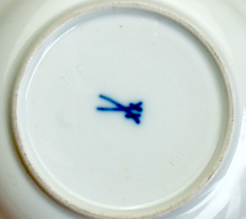 Meissen Moccatasse mit Untertasse reicher grüner Drache. 1 Wahl.