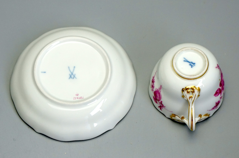 Meissen Moccatasse mit Untertasse Blumenbukett Purpur mit Goldgräser 1 Wahl.