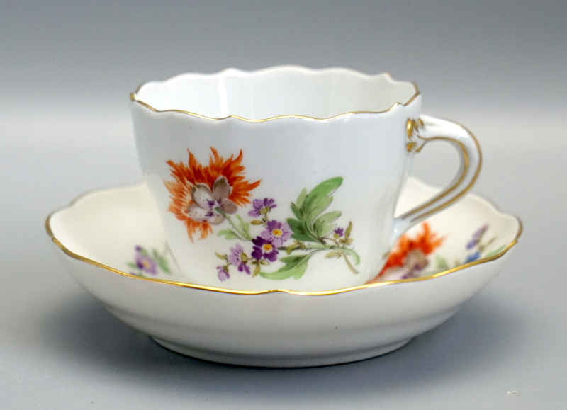 Meissen Moccatasse mit Untertasse Blume 2