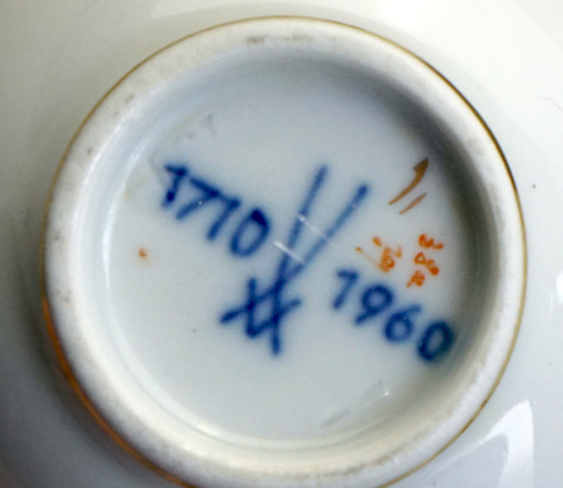 Meissen Moccatasse mit Untertasse Blume 2