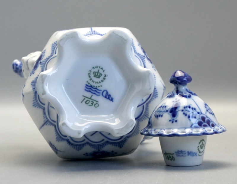 Royal Copenhagen Mokkakanne Musselmalet Vollspitze Nr. 1030. 1 Wahl.