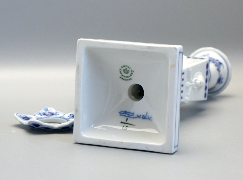 Royal Copenhagen Musselmalet Kerzenleuchter mit Löwenköpfen 1/15,