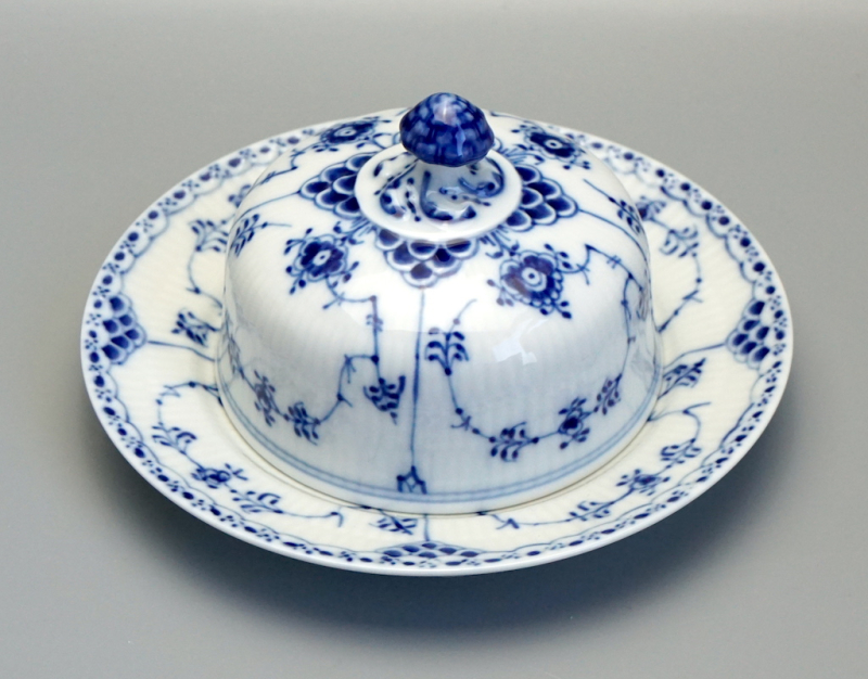 Royal Copenhagen Musselmalet Butterglocke Modell. 1/502. 1 Wahl.