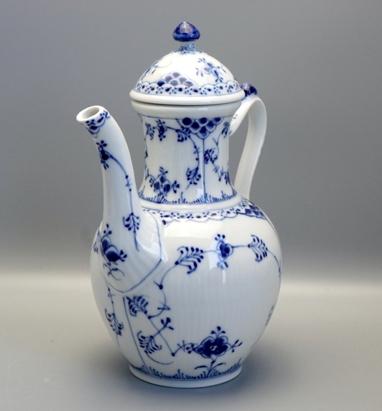 Royal Copenhagen Kaffeekanne Musselmalet Halbspitze Modell 519. 1 Wahl.