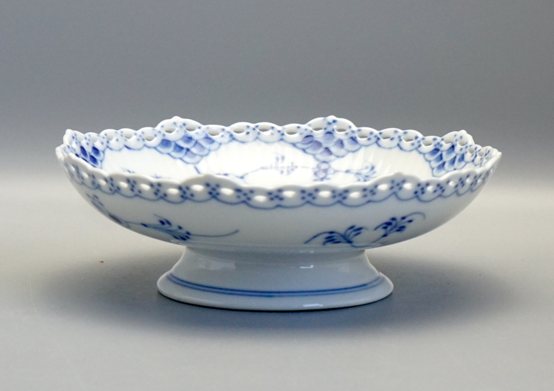 Royal Copenhagen Fußschale Musselmalet Vollspitze Modell 1025. 1 Wahl.