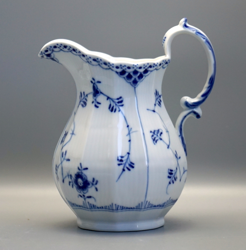 Royal Copenhagen Kanne/Krug Musselmalet Halbspitze 1/646. 1 Wahl.