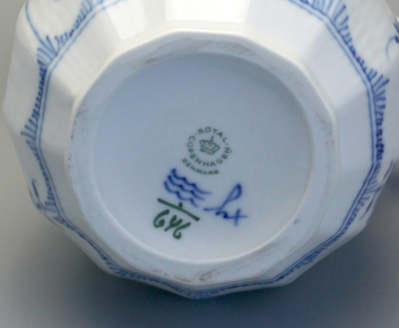 Royal Copenhagen Kanne/Krug Musselmalet Halbspitze 1/646. 1 Wahl.