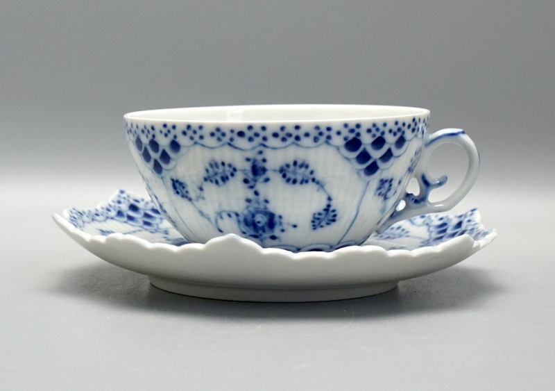 Royal Copenhagen Teegedeck Musselmalet Vollspitze 1130, 1 Wahl.