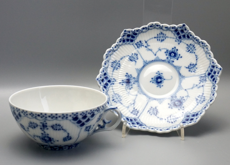 Royal Copenhagen Teegedeck Musselmalet Vollspitze 1130, 1 Wahl.