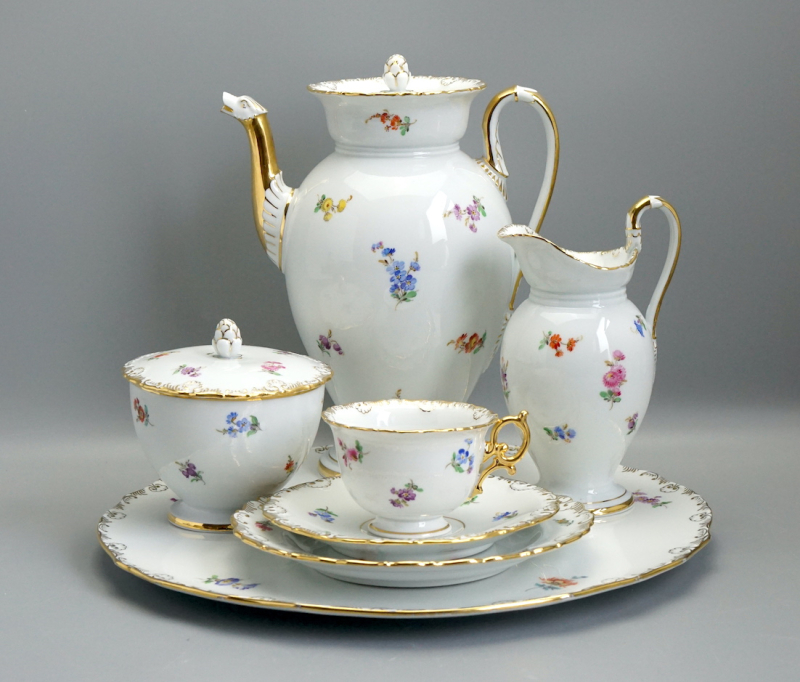 Meissen Prunk Tee/Kaffeeservice für 7 Person Streublume, Muschelrand.