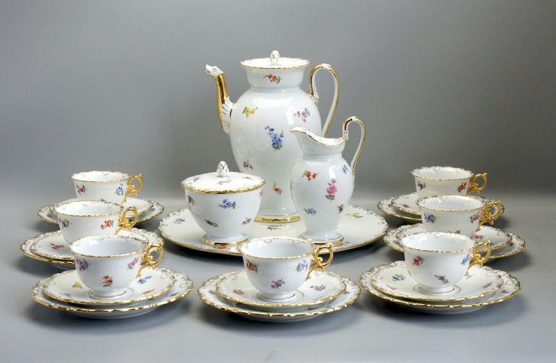 Meissen Prunk Tee/Kaffeeservice für 7 Person Streublume, Muschelrand.
