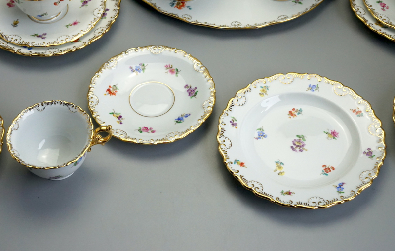 Meissen Prunk Tee/Kaffeeservice für 7 Person Streublume, Muschelrand.