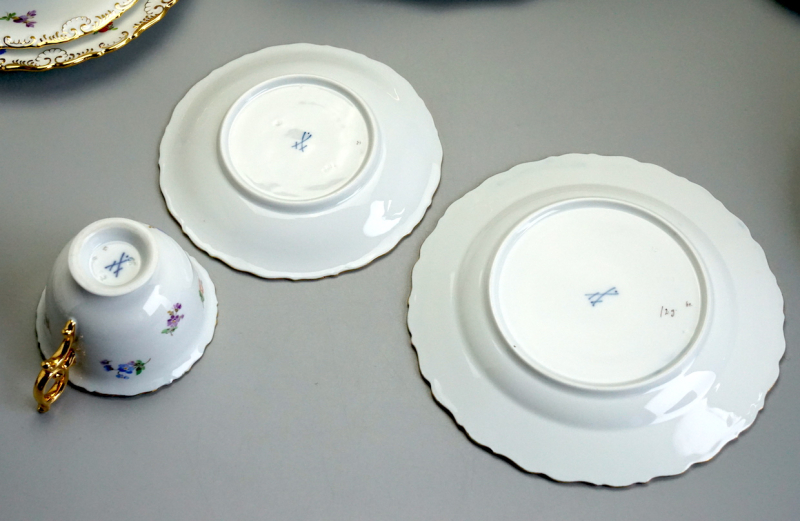 Meissen Prunk Tee/Kaffeeservice für 7 Person Streublume, Muschelrand.