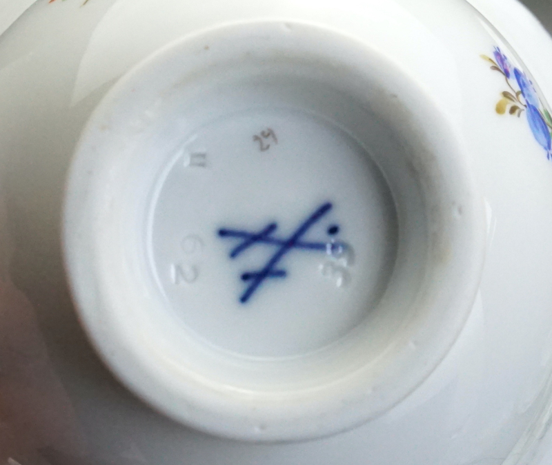 Meissen Prunk Tee/Kaffeeservice für 7 Person Streublume, Muschelrand.