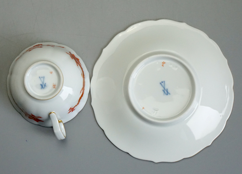 Meissen Moccatasse mit Untertasse reicher Drache rot, 1 Wahl.