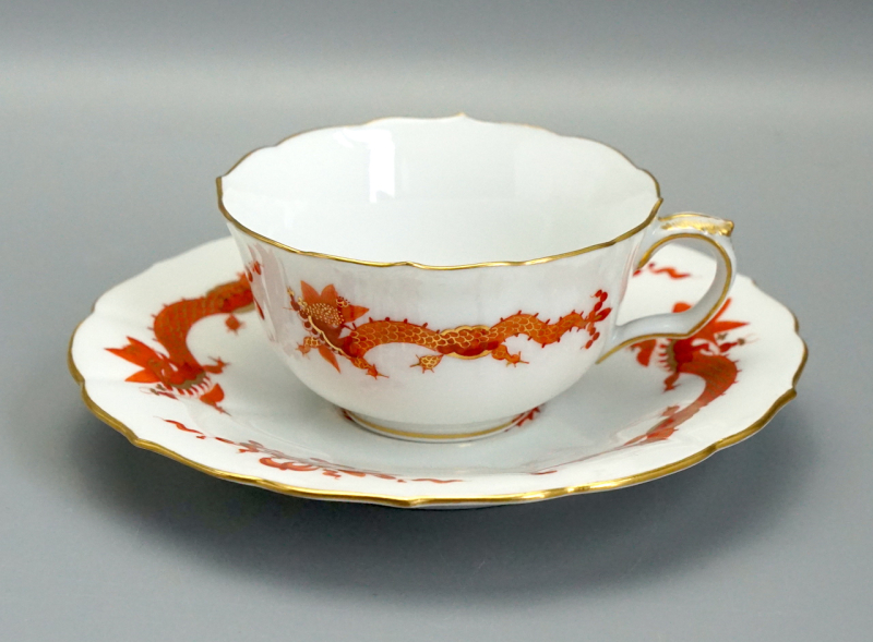 Meissen Moccatasse mit Untertasse reicher Drache rot.