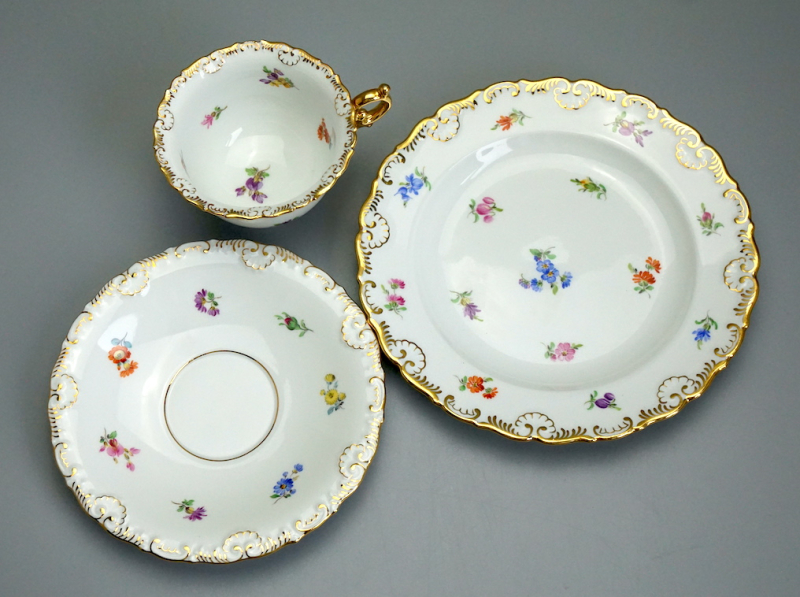 Meissen Prunk Tee/Kaffeegedeck Streublume Muschelrand. 1 Wahl.