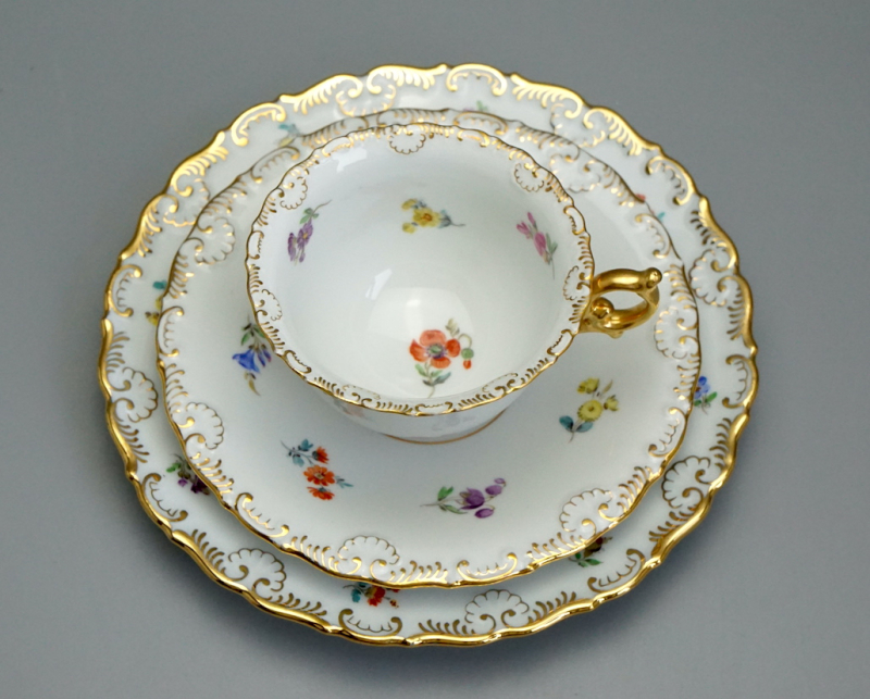 Meissen Prunk Tee/Kaffeegedeck Streublume Muschelrand. 1 Wahl.