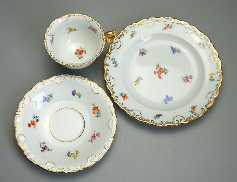 Meissen Prunk Tee/Kaffeegedeck Streublume Muschelrand. 1 Wahl.