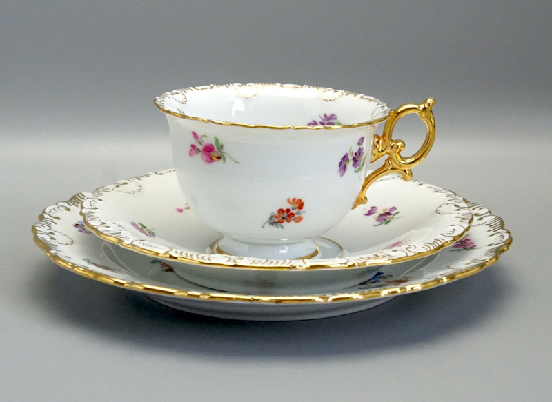 Meissen Prunk Tee/Kaffeegedeck Streublume Muschelrand. 1 Wahl.