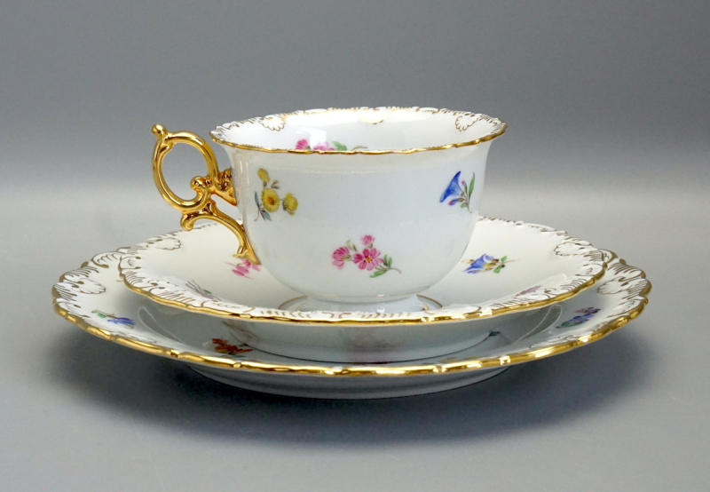 Meissen Prunk Tee/Kaffeegedeck Streublume Muschelrand. 1 Wahl.