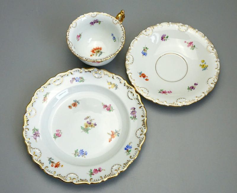 Meissen Prunk Tee/Kaffeegedeck Streublume Muschelrand. 1 Wahl.