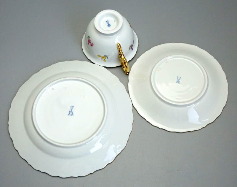 Meissen Prunk Tee/Kaffeegedeck Streublume Muschelrand. 1 Wahl.